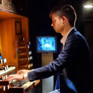 Aux claviers pour @paroisseetudiantedetoulouse 

📍Basilique Notre Dame de la Daurade, Toulouse

📷 @emanuelzozor_organist 

#organ #orgue #organist #organiste #toulouse #music #musique