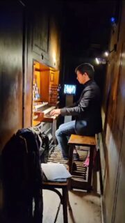 Voici le pain et le vin

Direction @corentin_pgt_ 
📷 @emanuelzozor_organist 

@paroisseetudiantedetoulouse